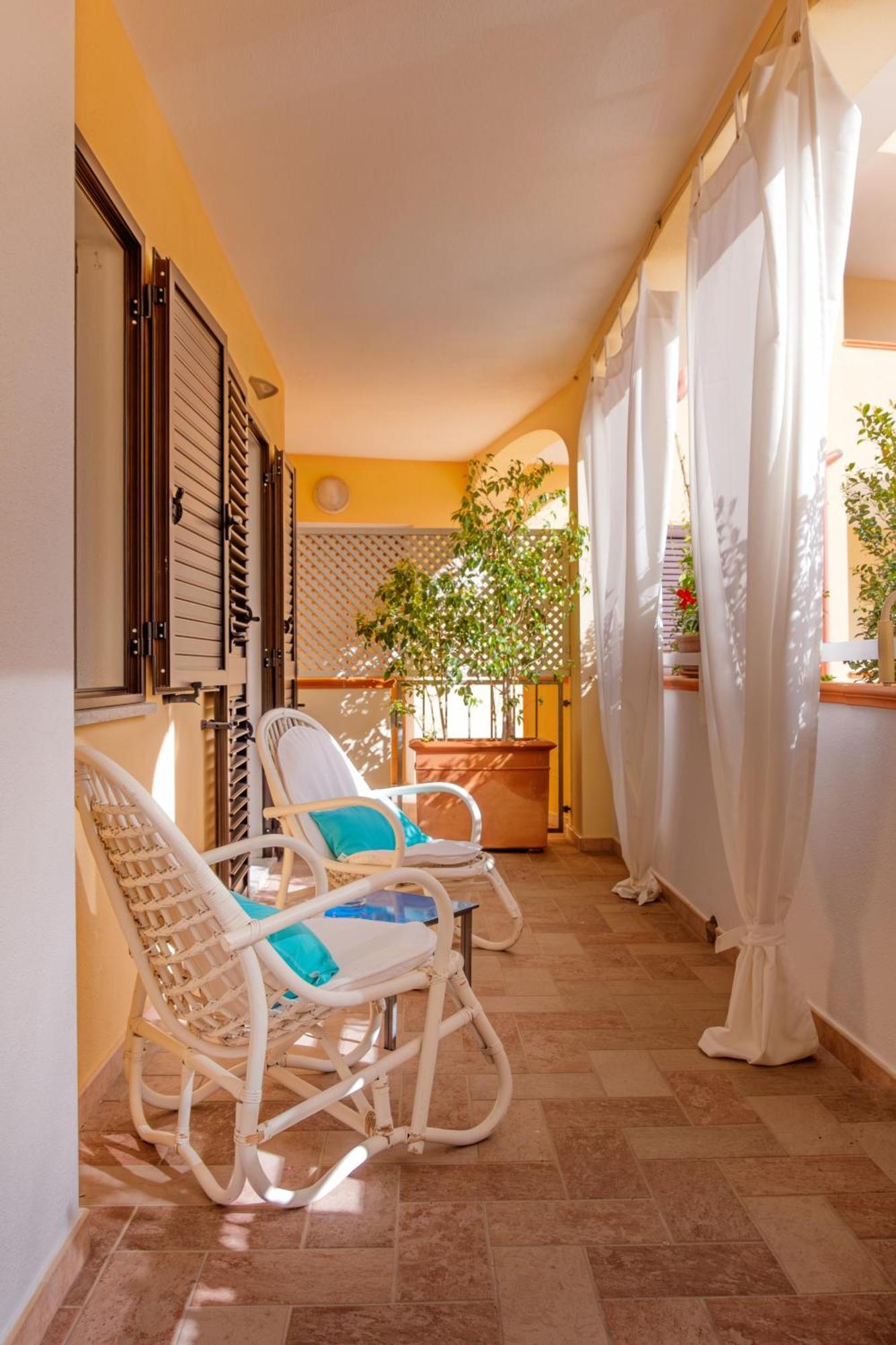 Orosei Home Holidays - I Fiori Экстерьер фото