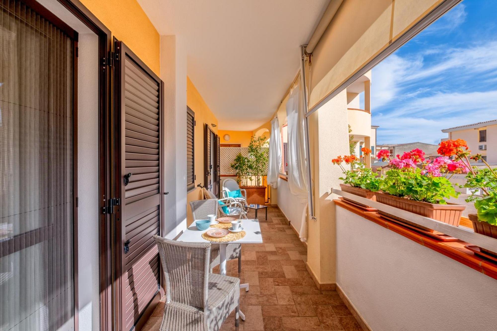 Orosei Home Holidays - I Fiori Экстерьер фото